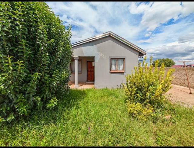 2 BEDROOM HOUSE FOR SALE IN LAKESIDE